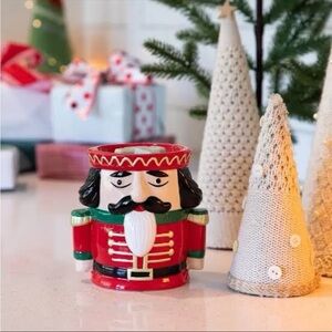 FREE BAR OF WAX + Scentsy Nutcracker King Warmer Brand New